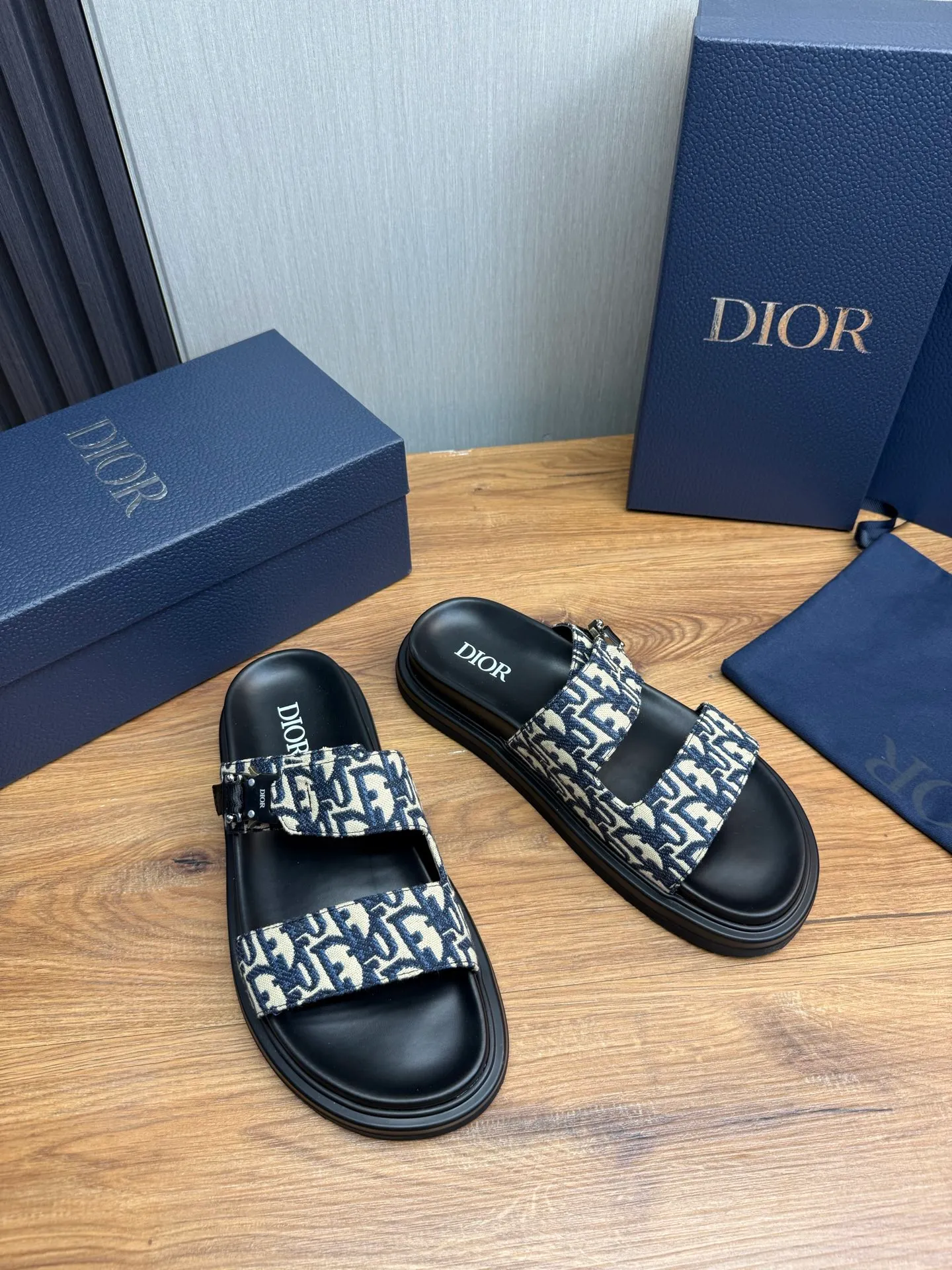 Men's shoes 300💰 Dior. Men's slippers🩴 Official website 1:1 production 38-45 size 45 46 🉑️Customized original material shipped✅